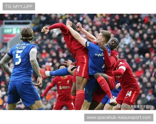 利物浦埃利奥特边路倒钩破门,观众全体惊叫!